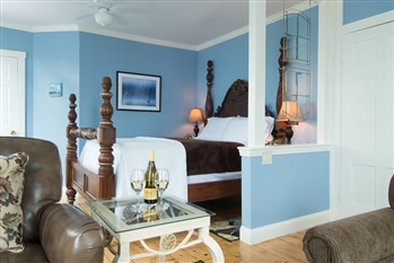 The Lake House at Ferry Point Inn by null