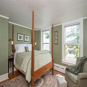 The Lake House at Ferry Point Inn by null
