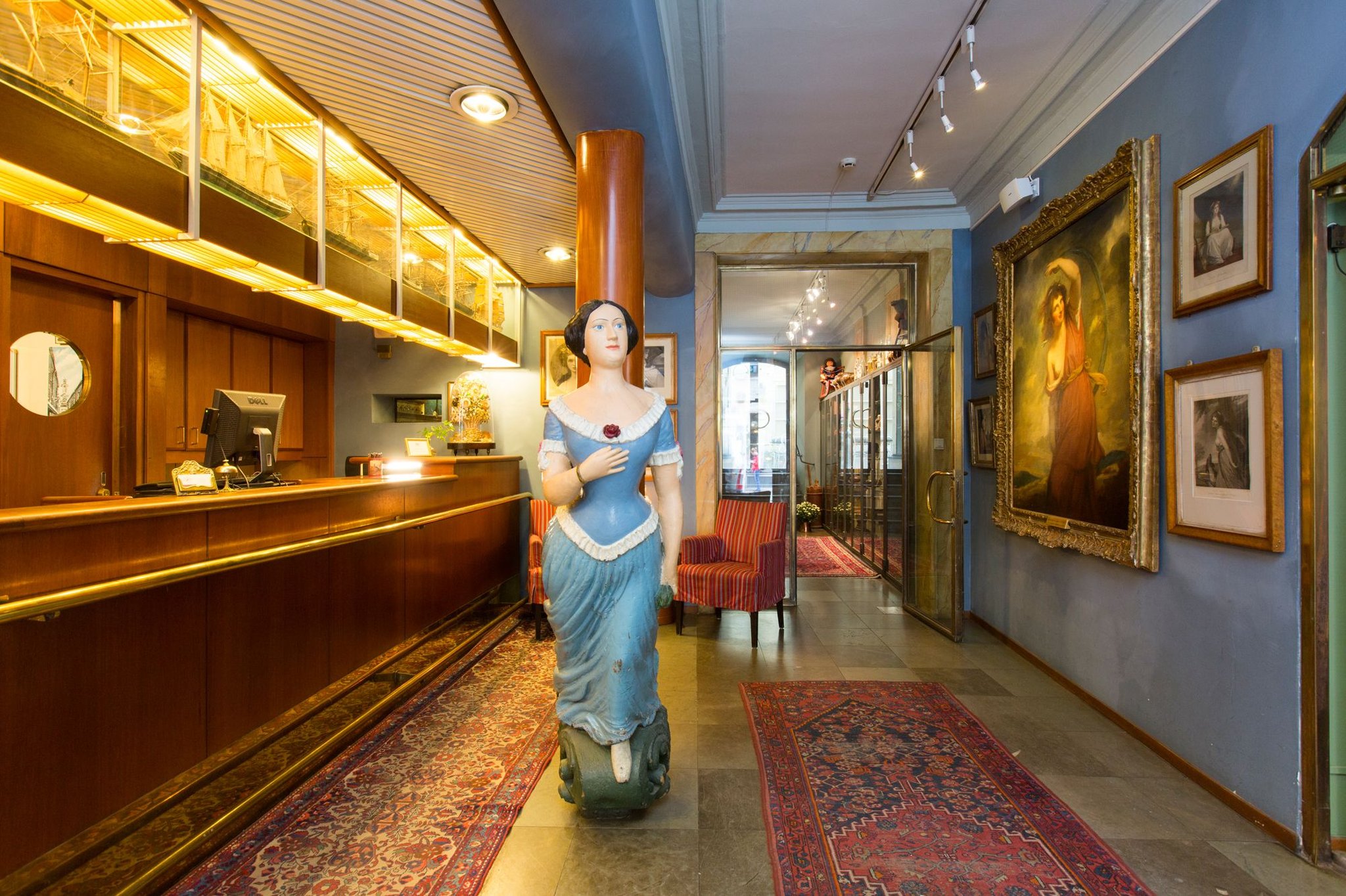 Collector's Lady Hamilton Hotel by null