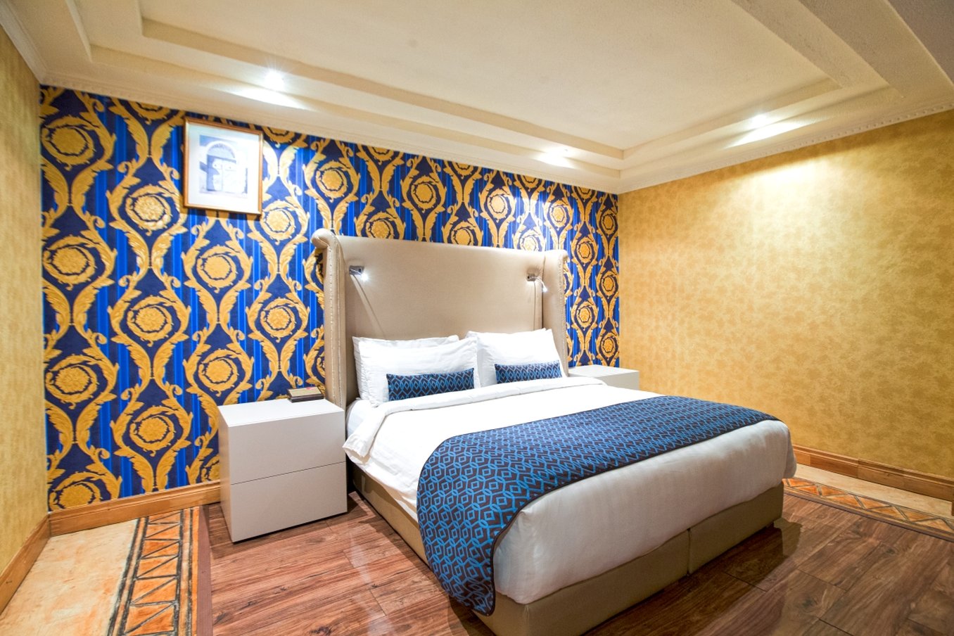 Victoria Crown Plaza Hotel by null