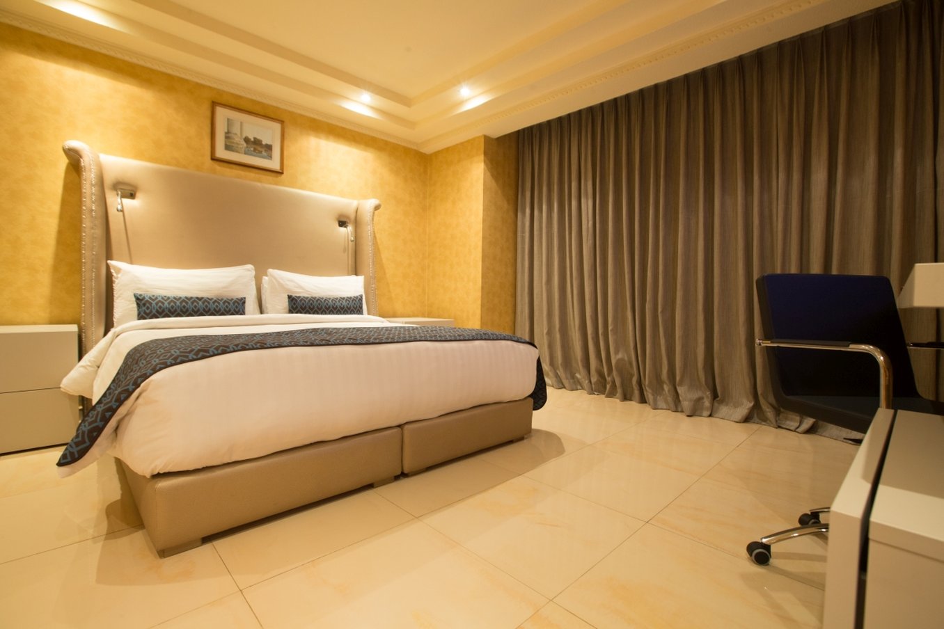 Victoria Crown Plaza Hotel by null