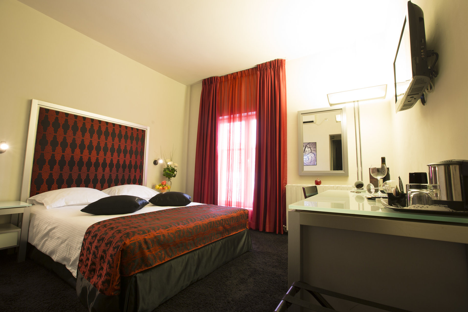 ZEUS Essence Bucharest Central by null