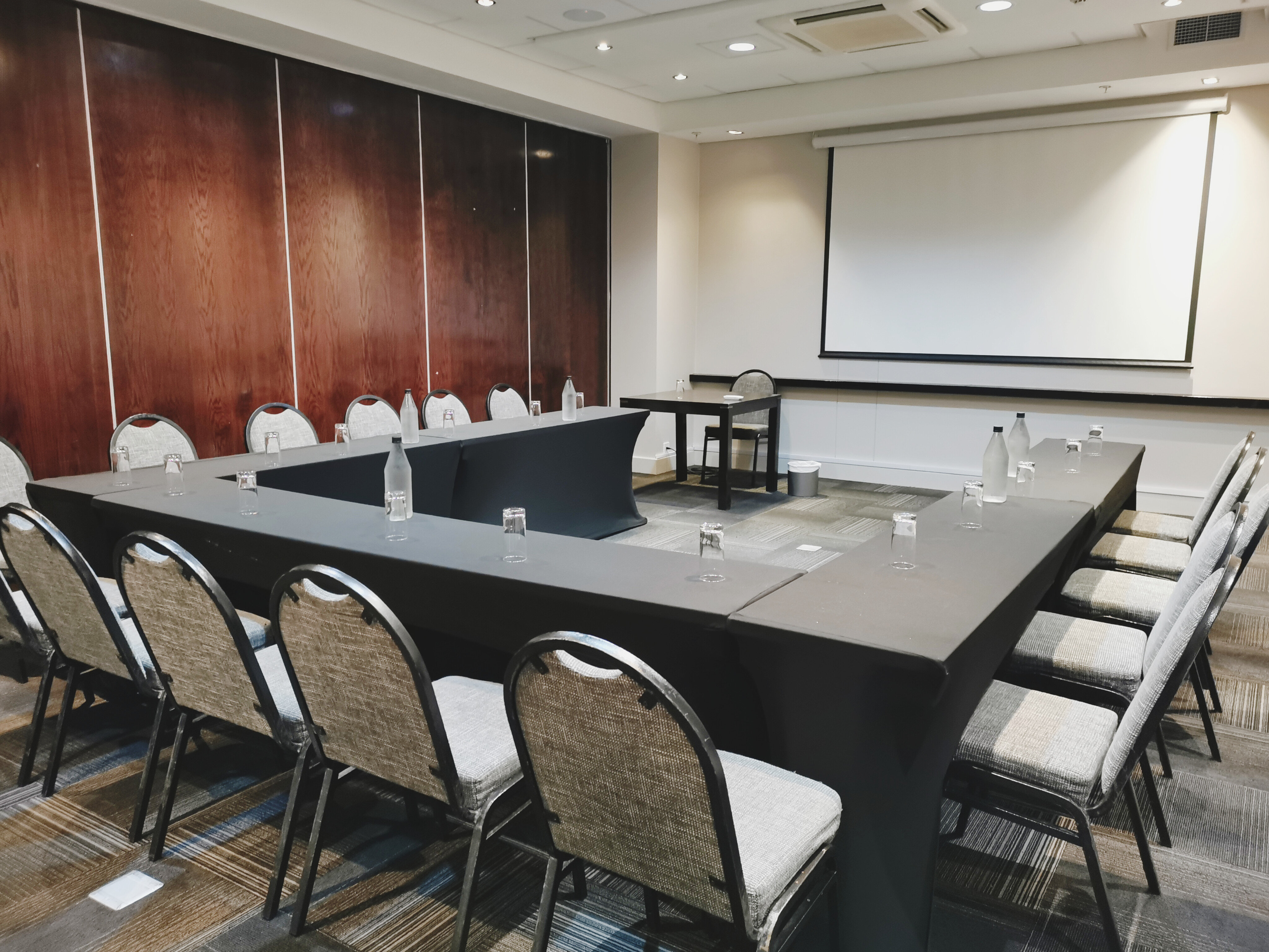 DoubleTree by Hilton Cape Town - Upper Eastside by null