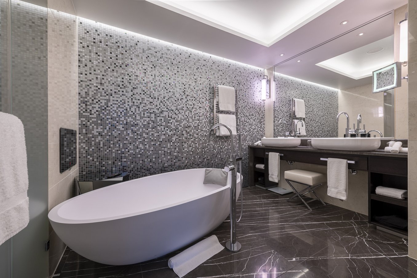 Hotel Royal Savoy Lausanne by null