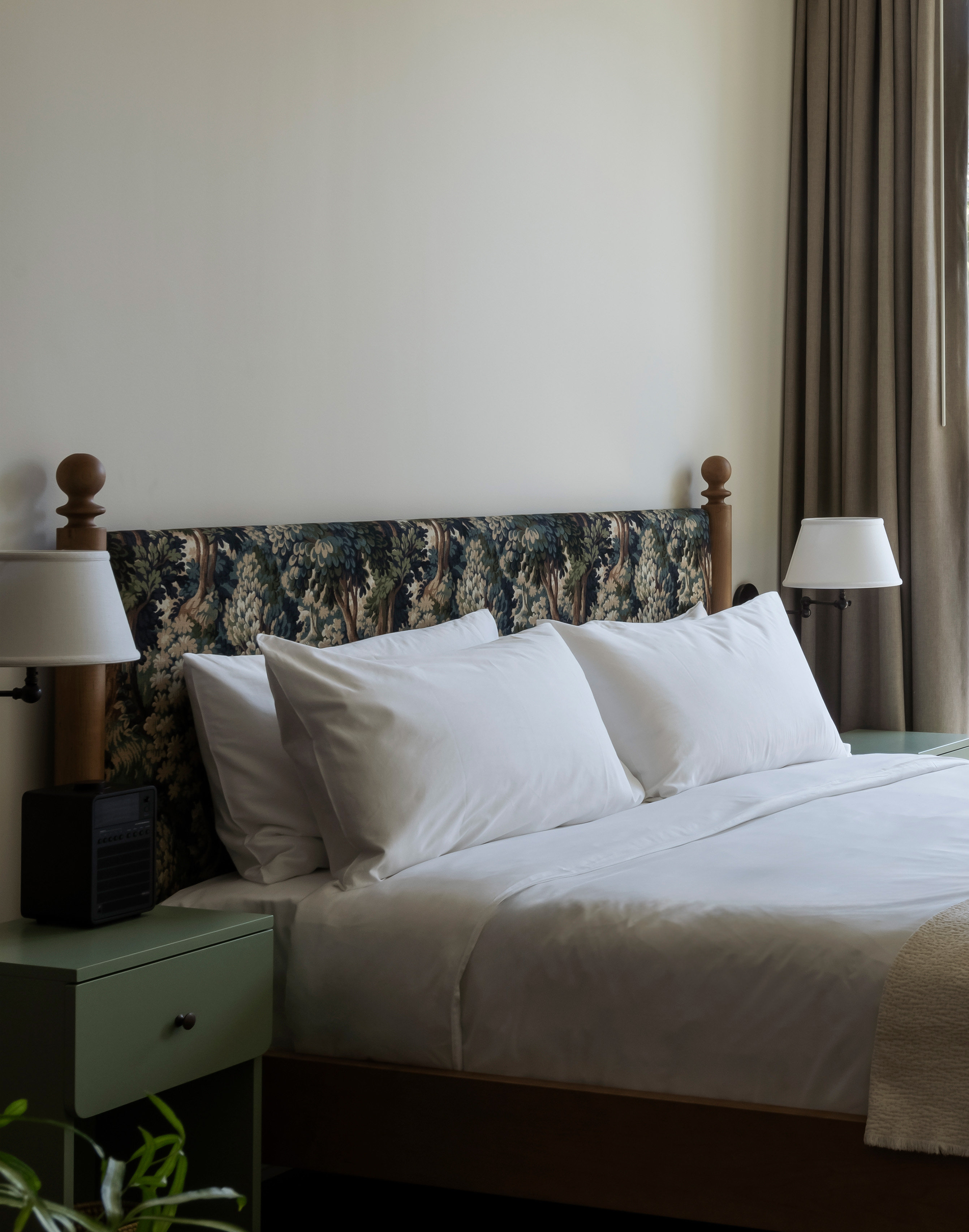 The Nickel Hotel by null