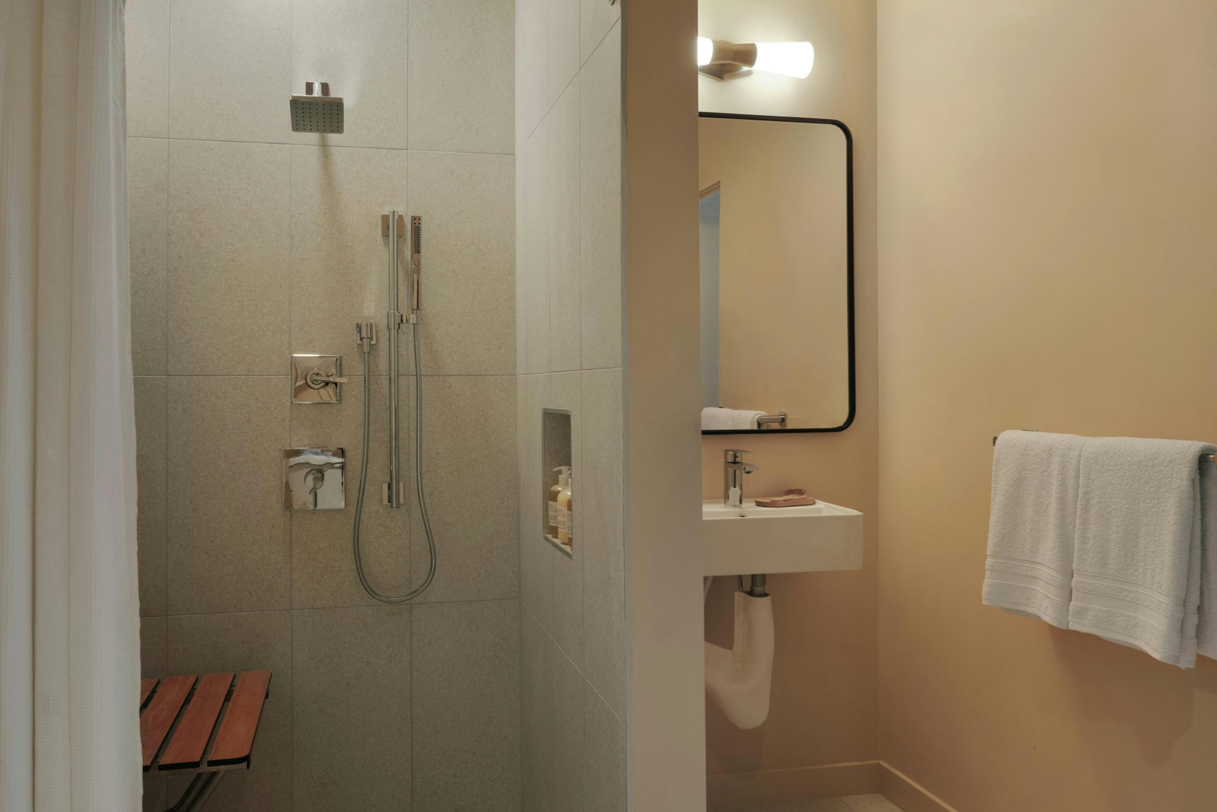 City Center Hotel Long Beach, Sonder by null