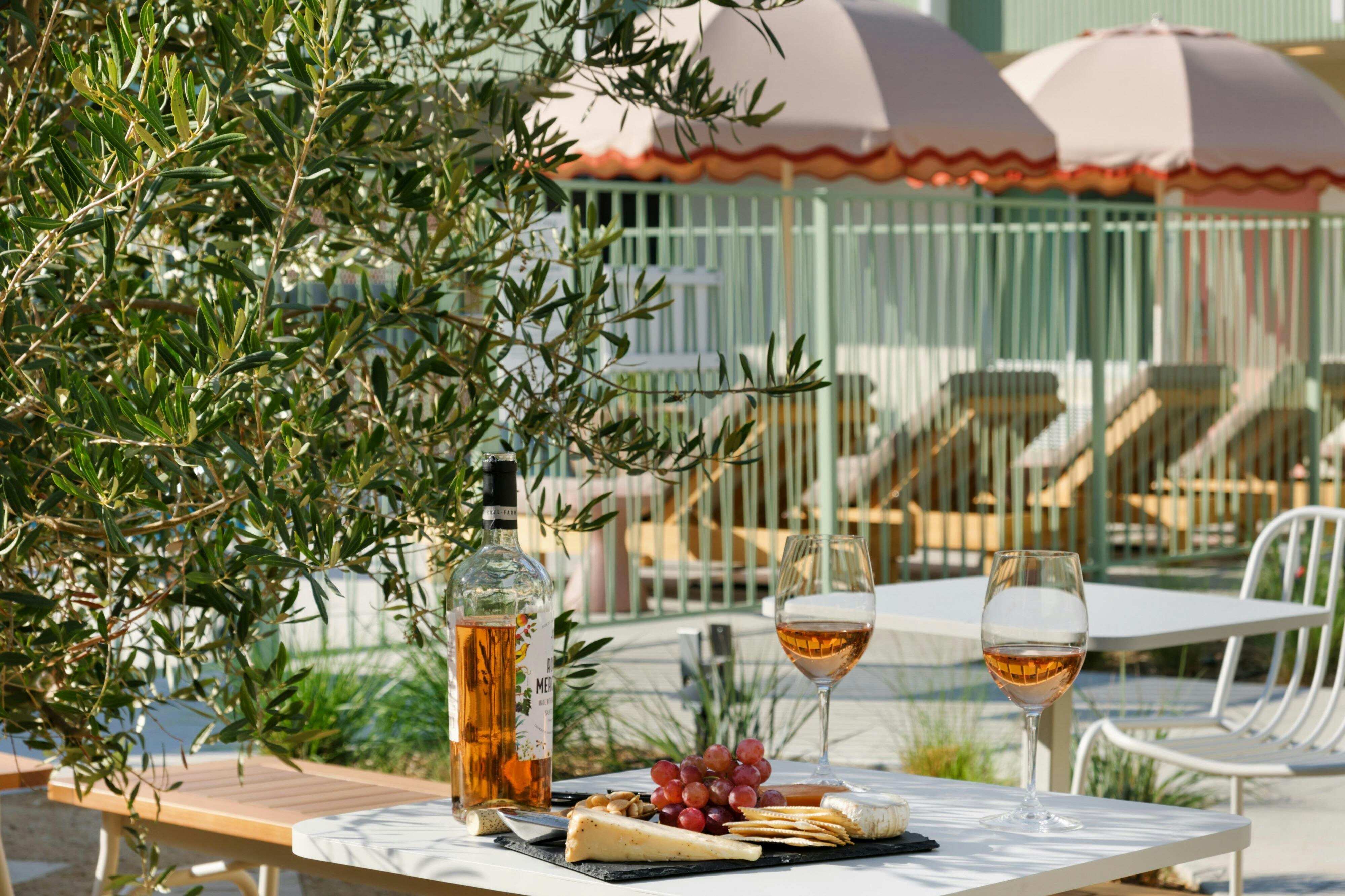 City Center Hotel Long Beach, Sonder by null