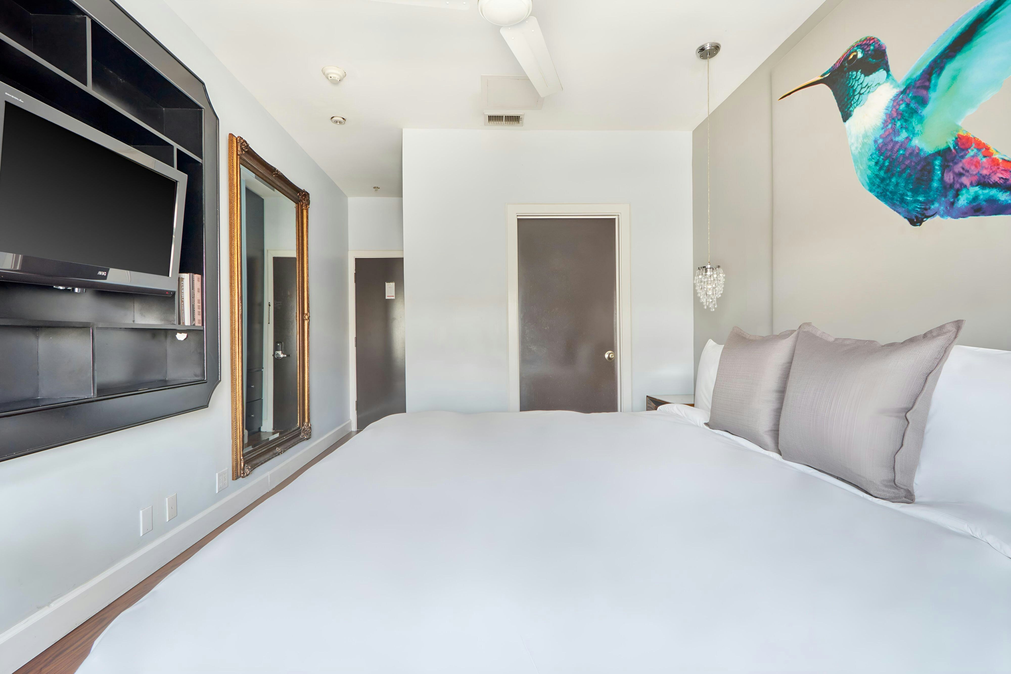 The Crescent Hotel Beverly Hills, Sonder by null