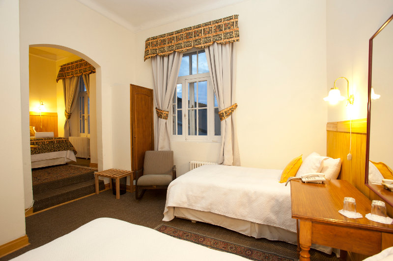 Hotel Plaza by null