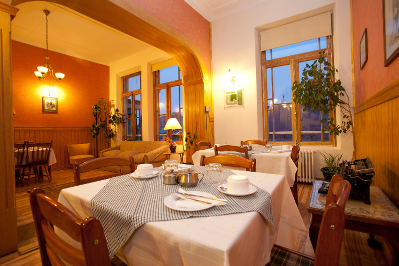 Hotel Plaza by null