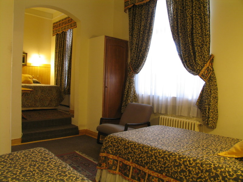 Hotel Plaza by null