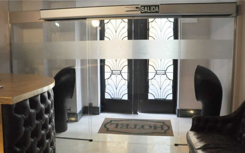 Le Petit León by null