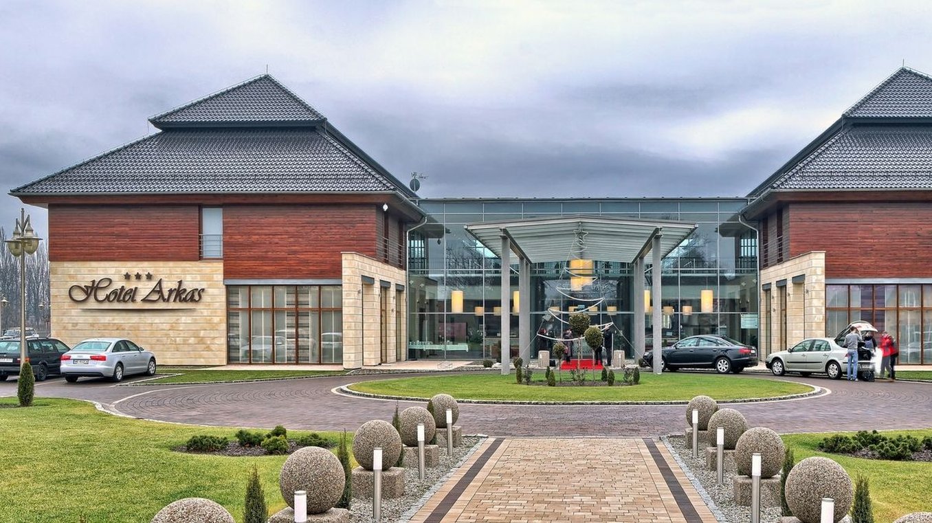 Hotel Arkas (Restauracja, Kręgielnia, Basen, Cukiernia)