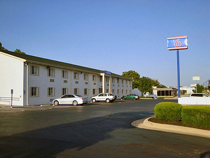 Motel 6 Wichita, KS image