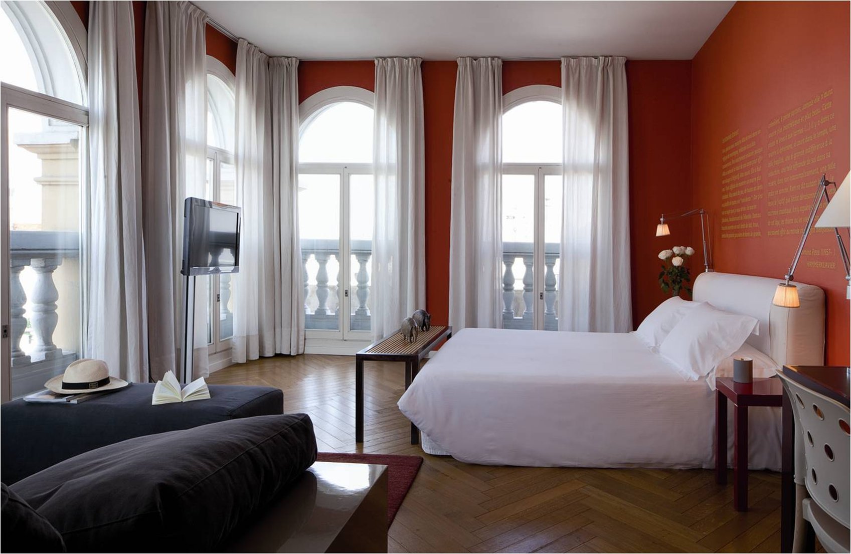 Hotel by null