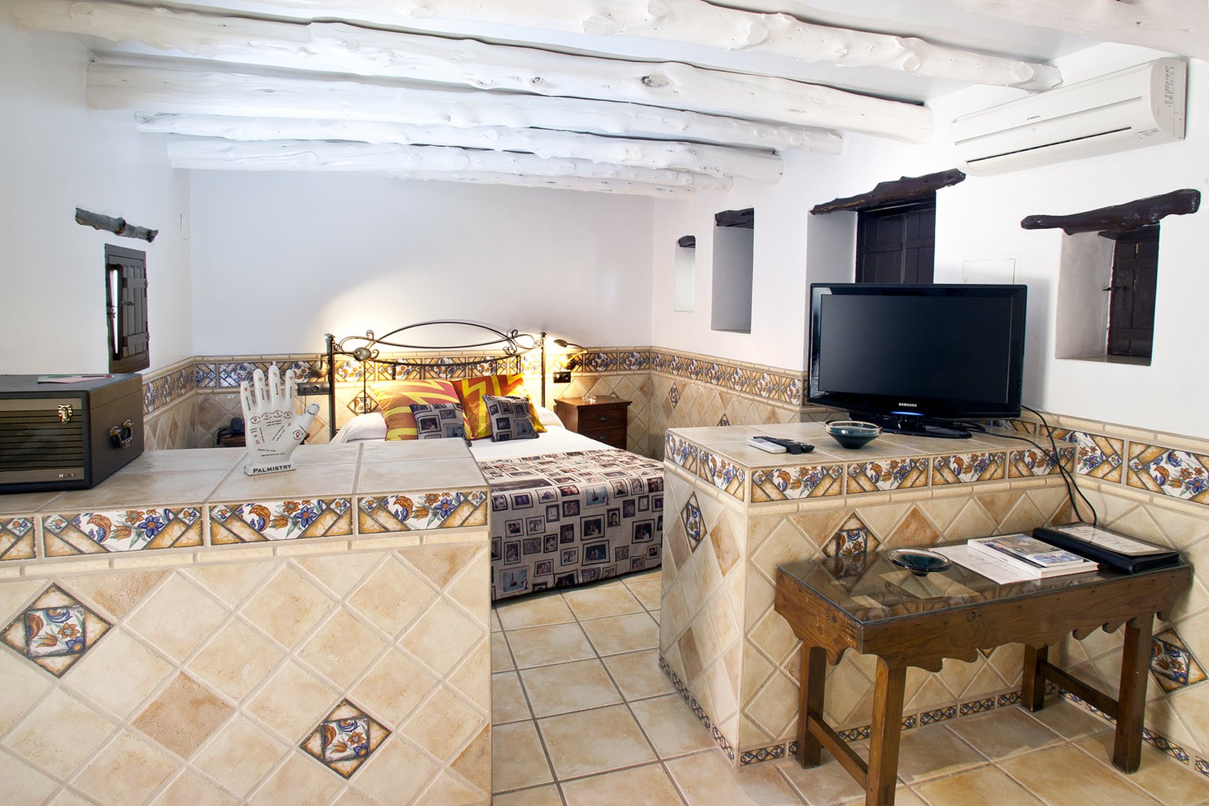 Pikes Ibiza by null