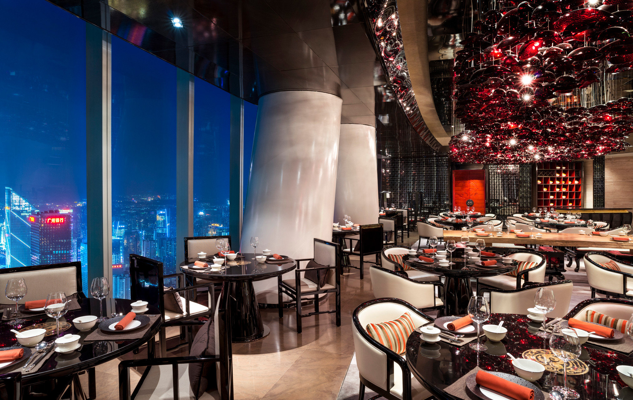 Four Seasons Hotel by null