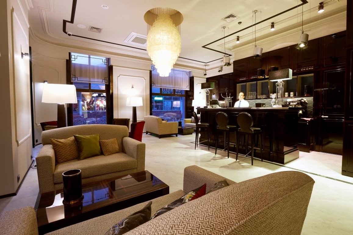 Astoria Hotel by null