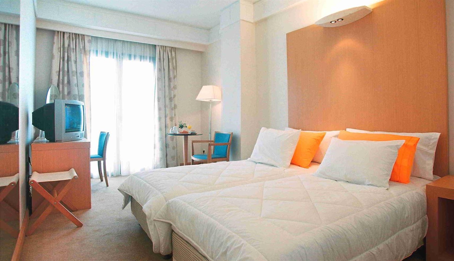 Central Hotel by null