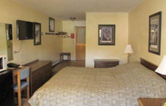 Yodeler Motel by null