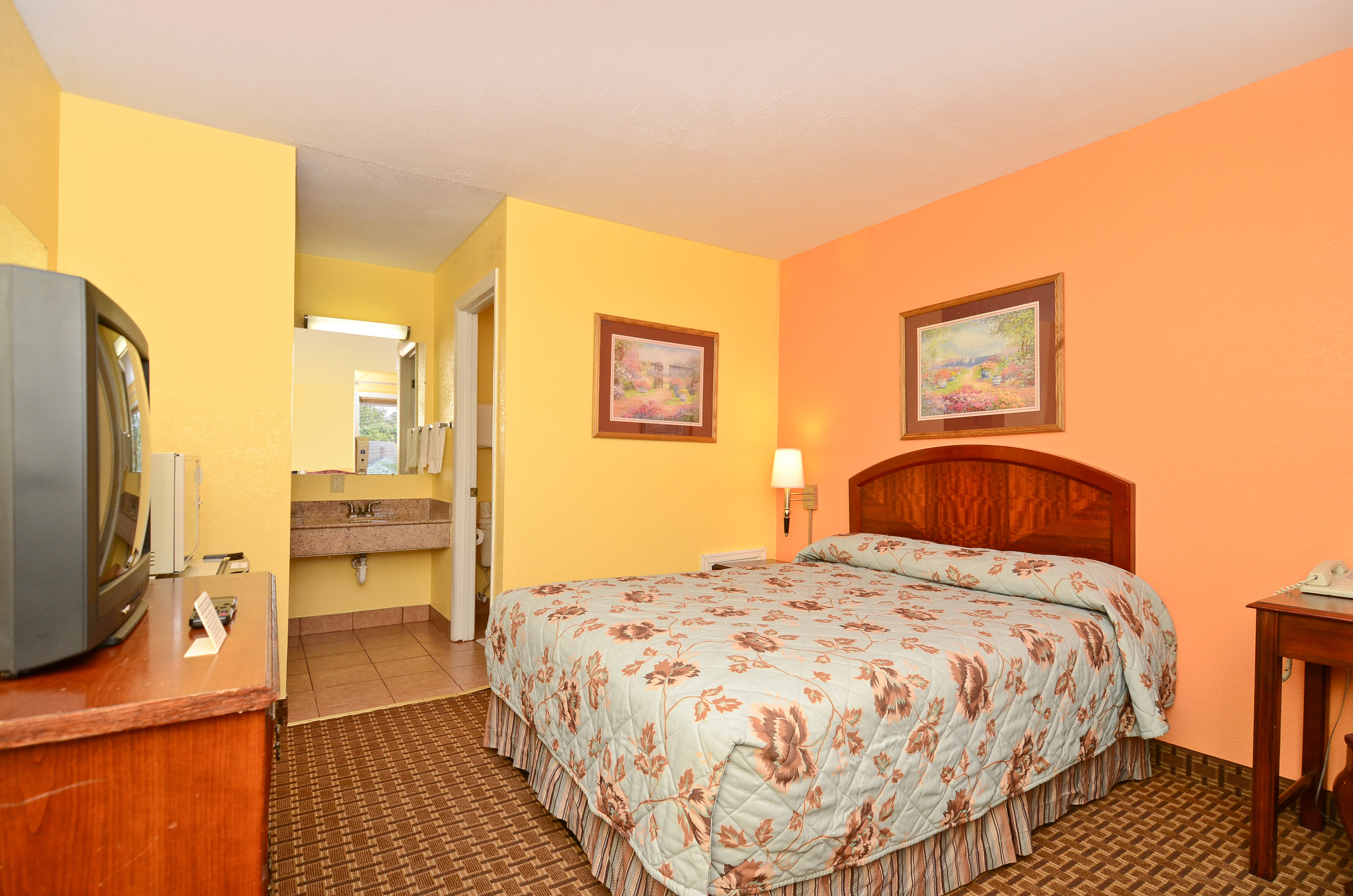 Americas Best Value Inn Princess Anne photo 7