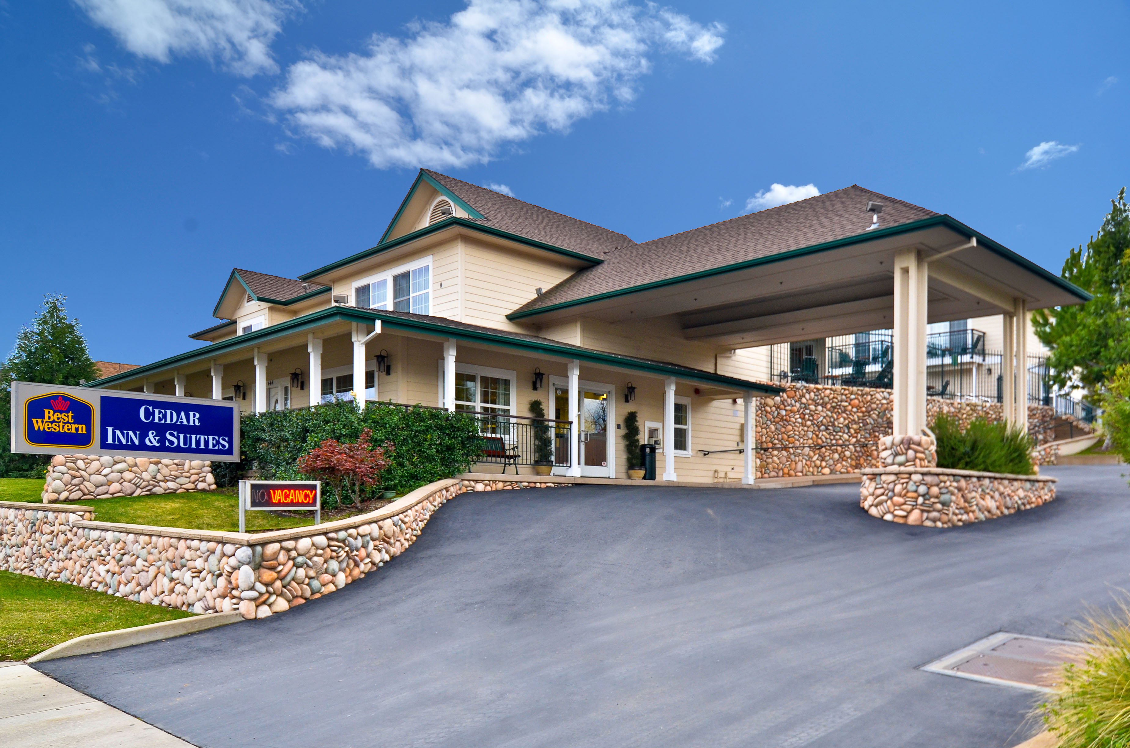 Best Western Cedar Inn & Suites image