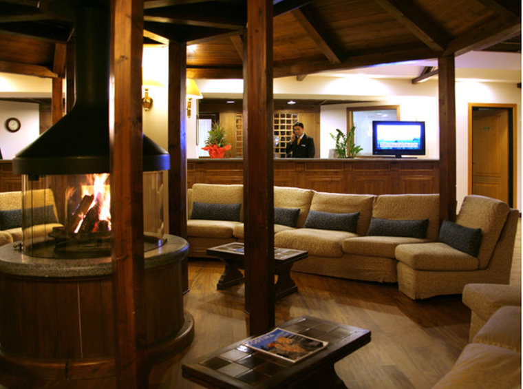 Alaska Hotel Cortina by null