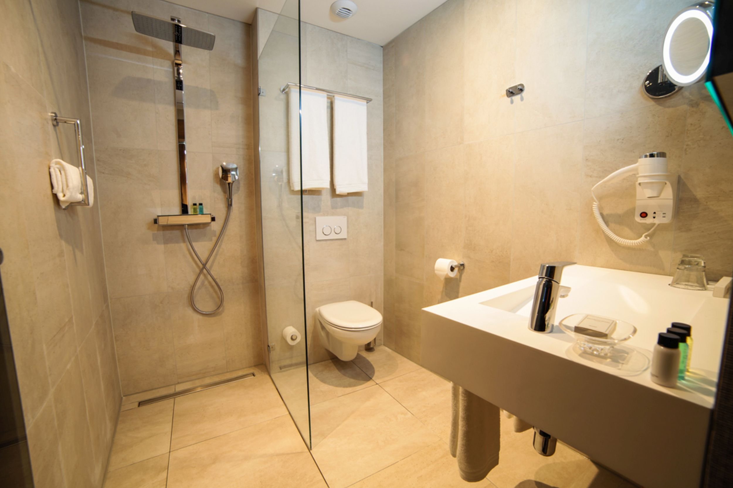 DoubleTree by Hilton Amsterdam - NDSM Wharf by null