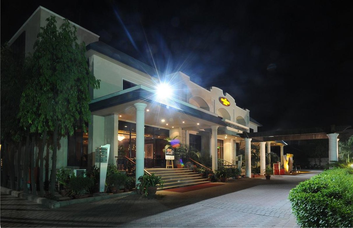 Tivoli Garden Resort Hotel image