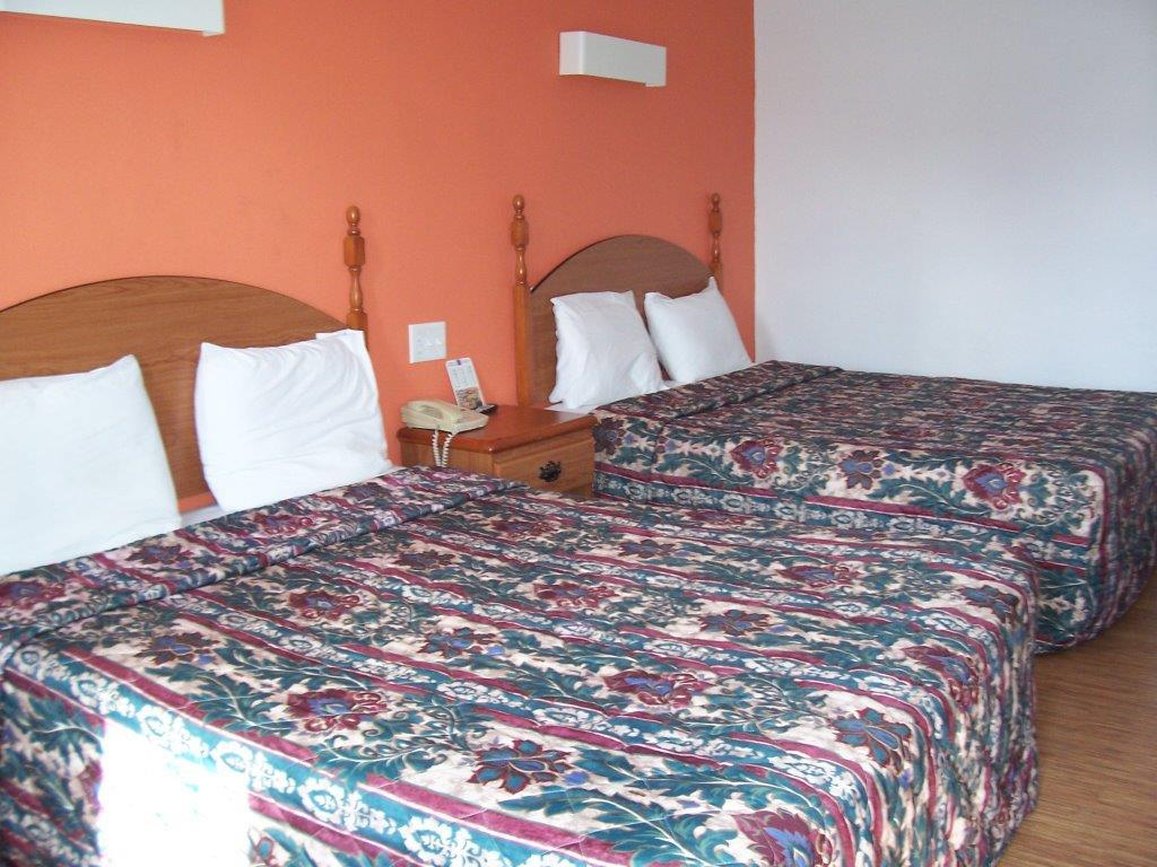 Crossroads Inn by null