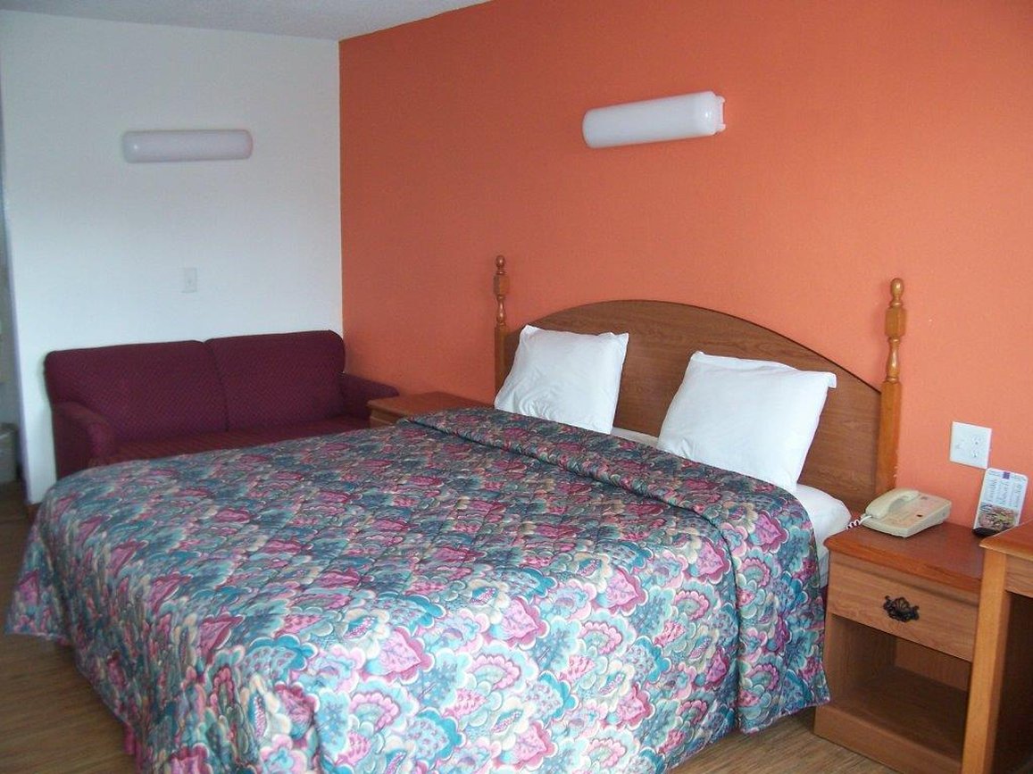 Crossroads Inn by null