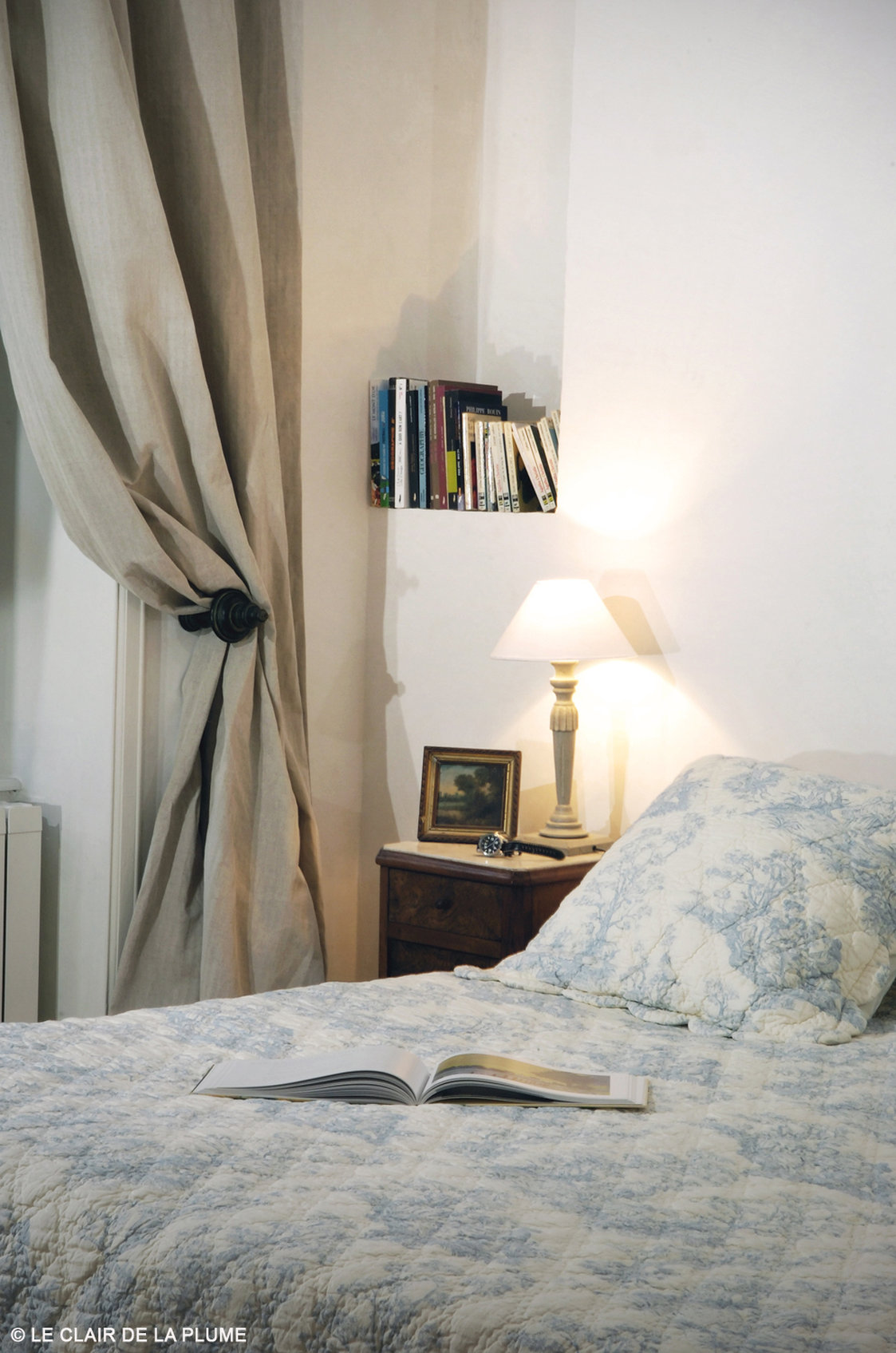 Le Clair De Plume by null