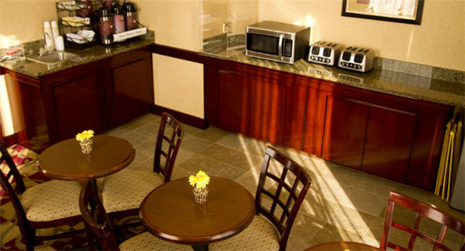 Howard Johnson by Wyndham Portsmouth by null