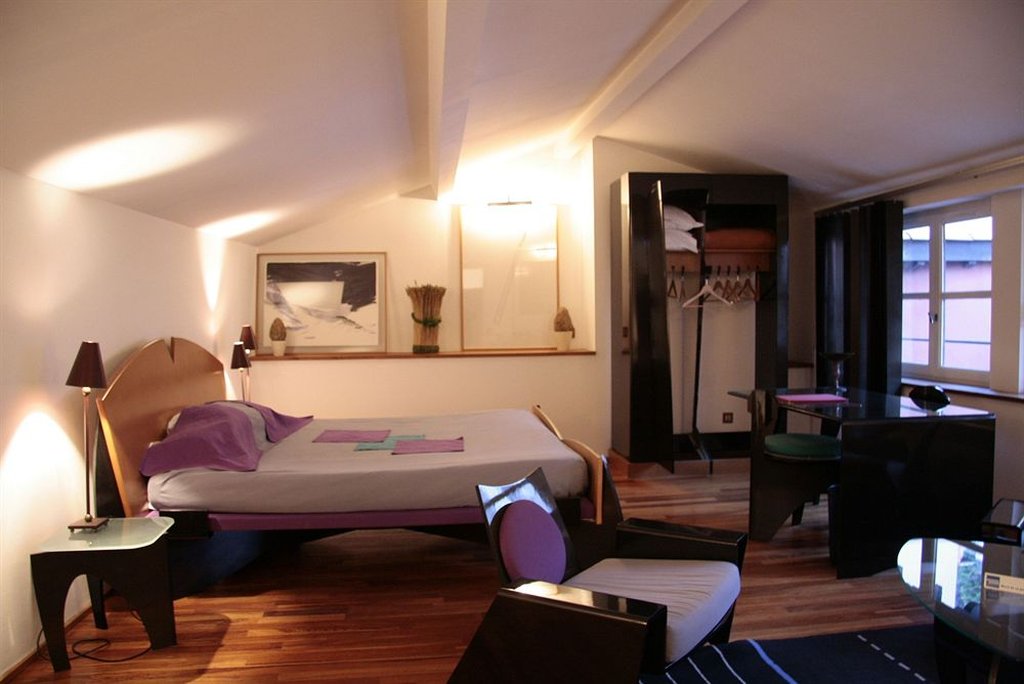 Traboule “Maison du Crible – Tour Rose” by null