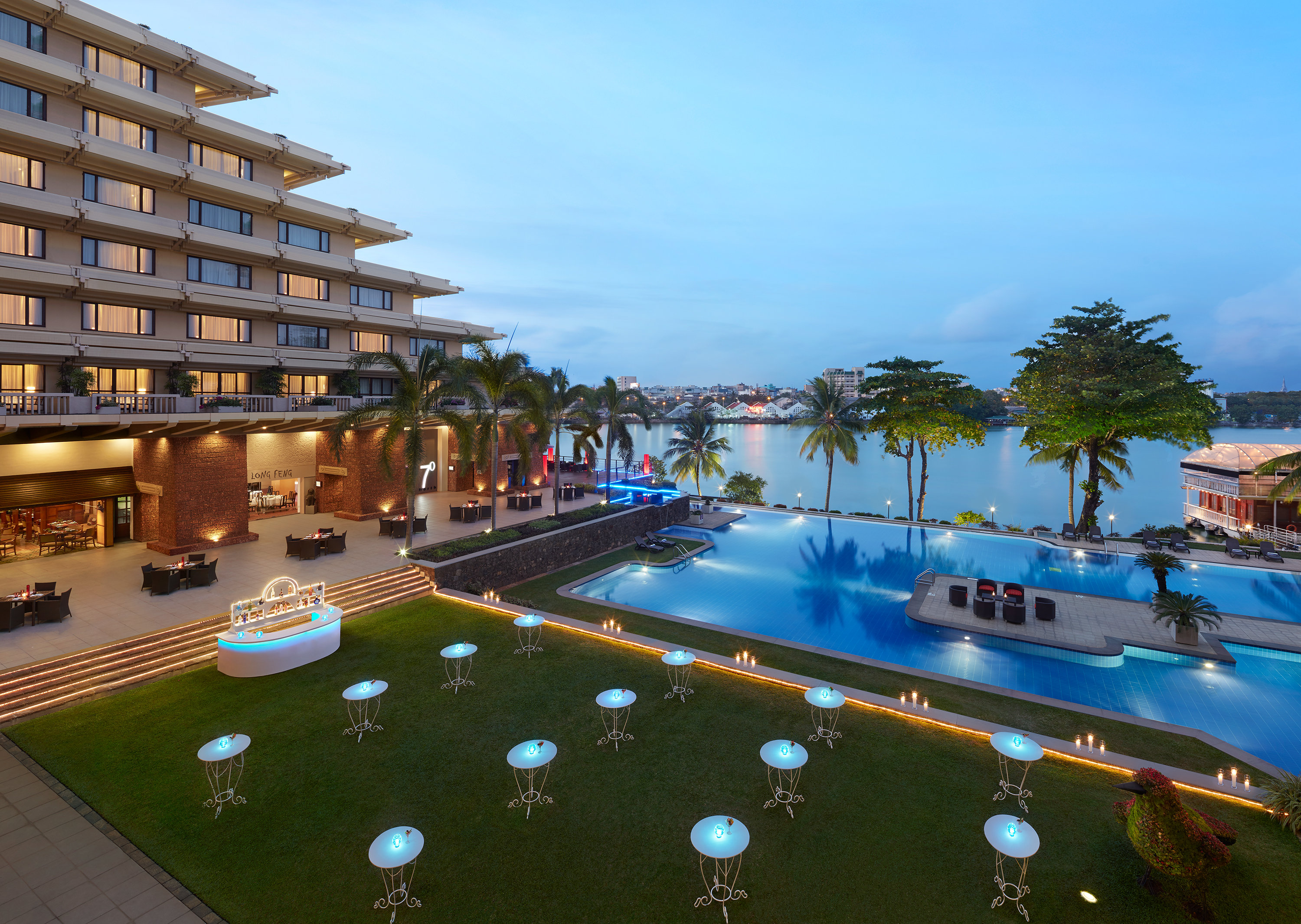 Cinnamon Lakeside Colombo by null