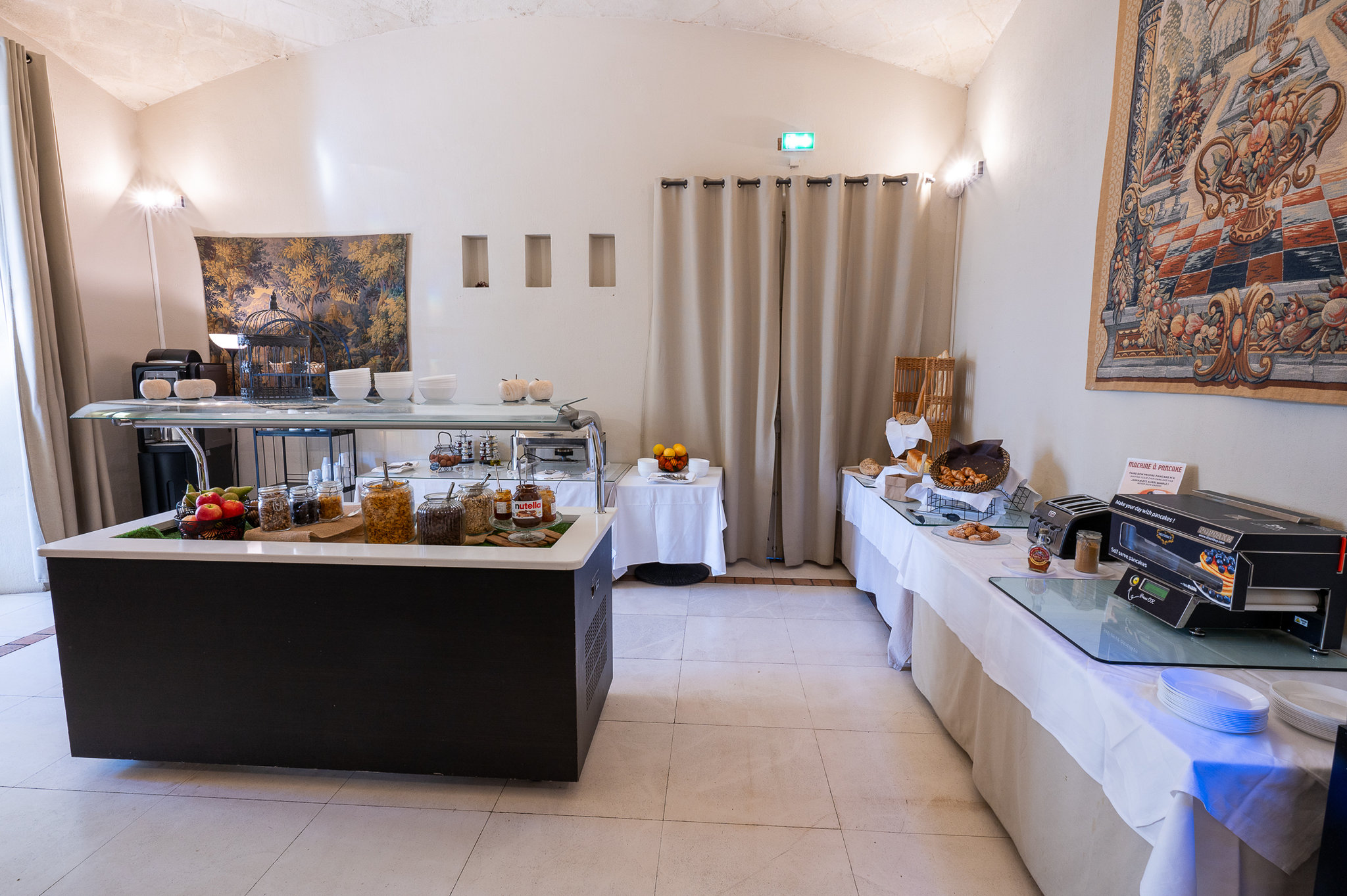 Hotel Cloitre Saint Louis by null