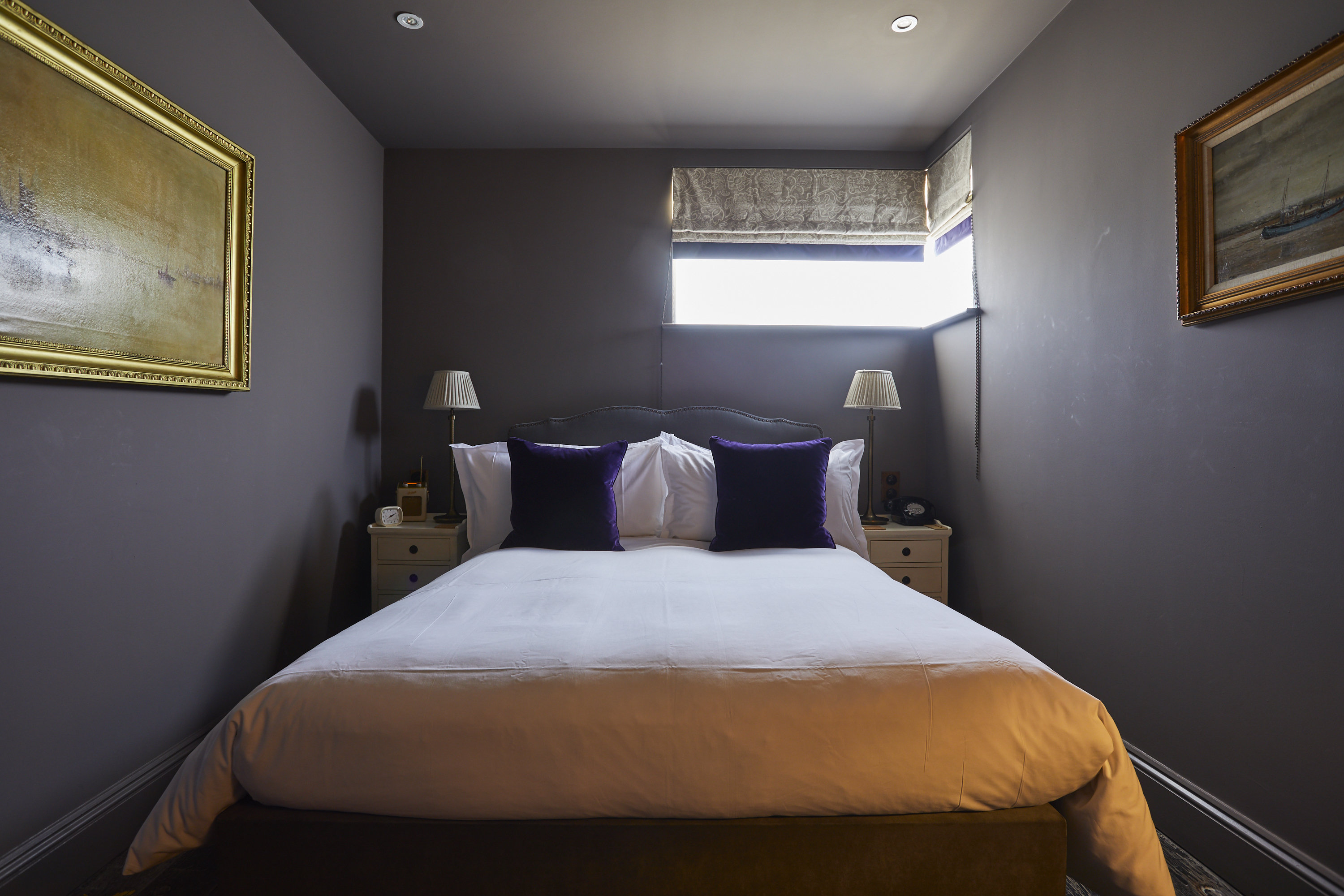 THE PIG-in the wall by null