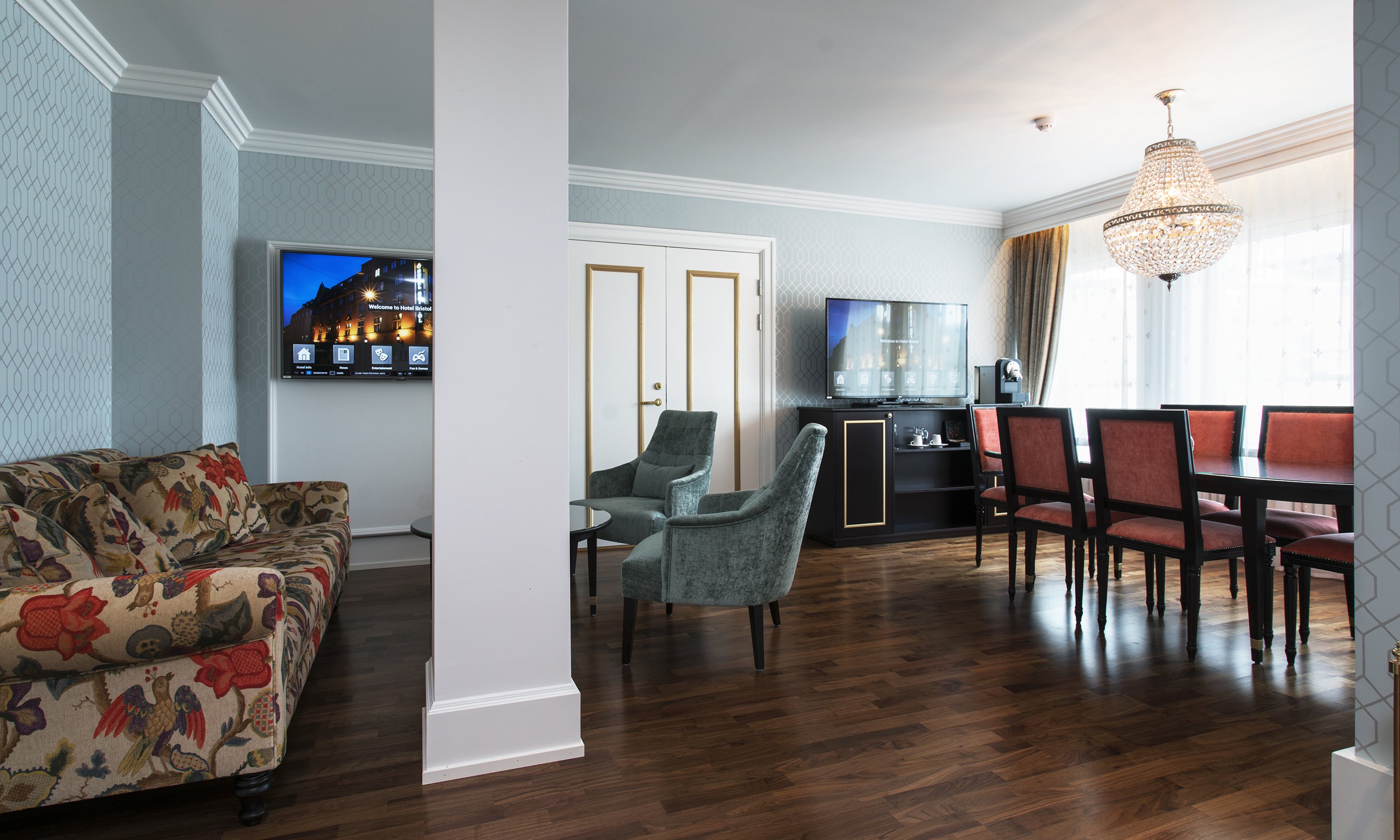 Hotel Bristol by null