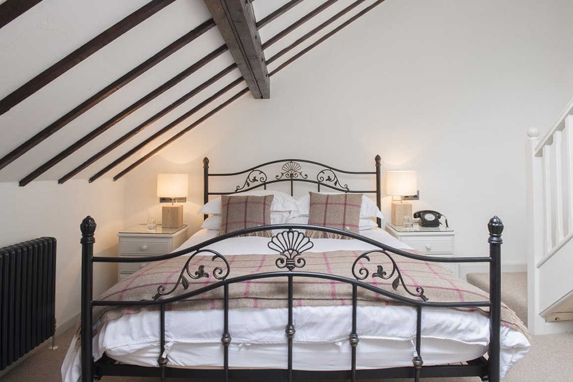 Tudor Farmhouse by null