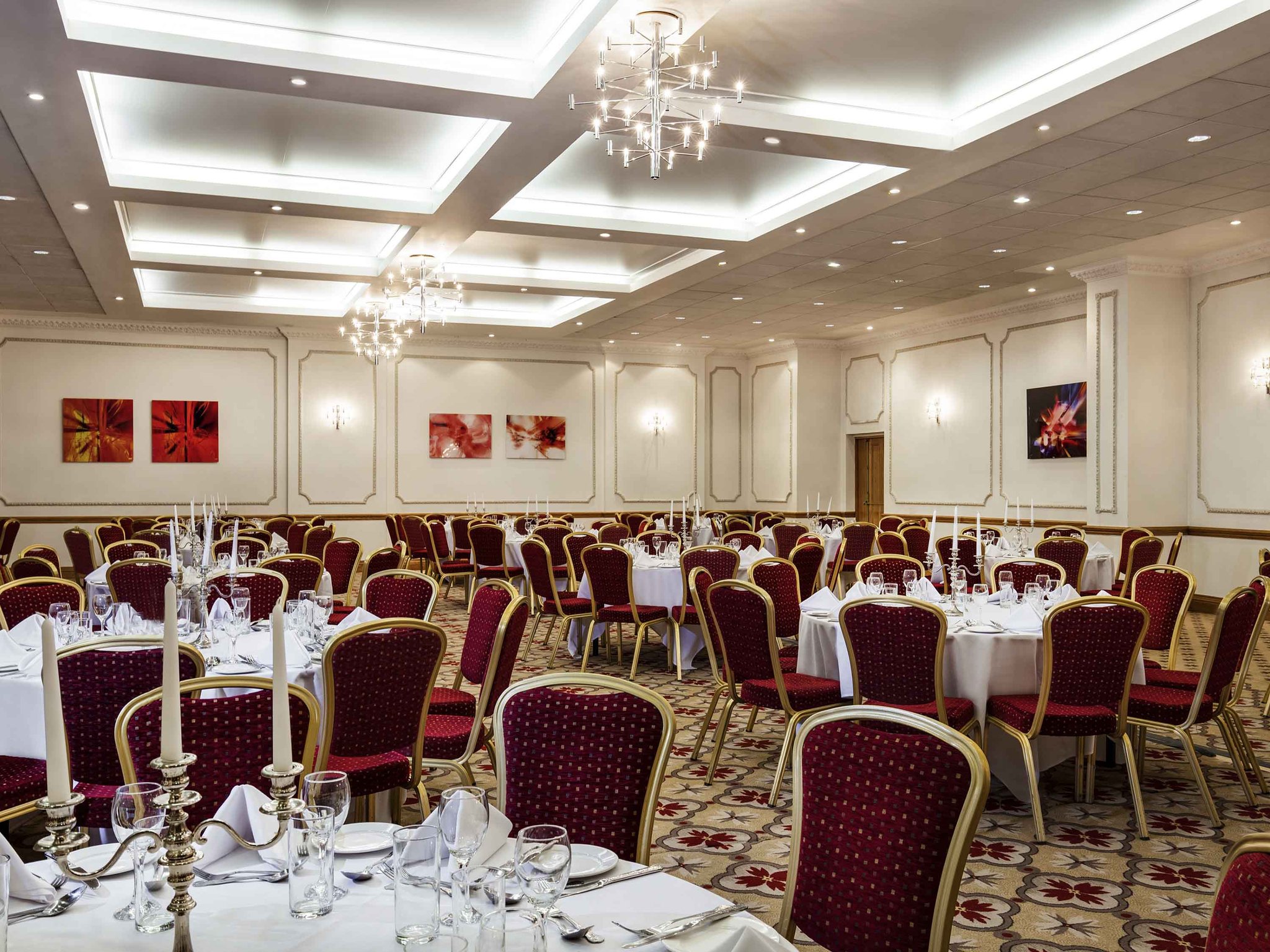 Bristol Grand Hotel By Sunday by null