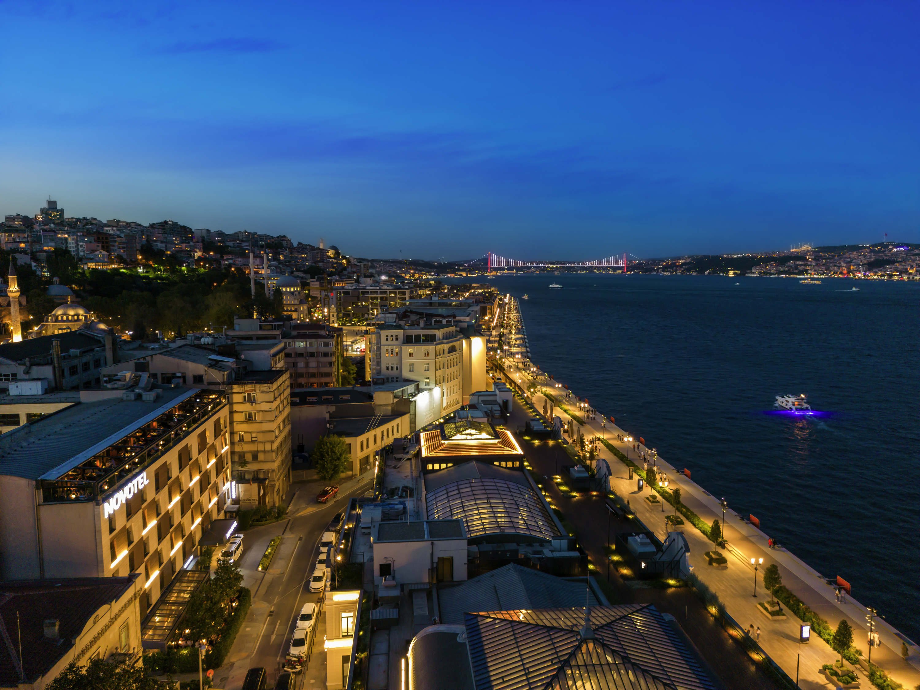 Novotel İstanbul Bosphorus by null