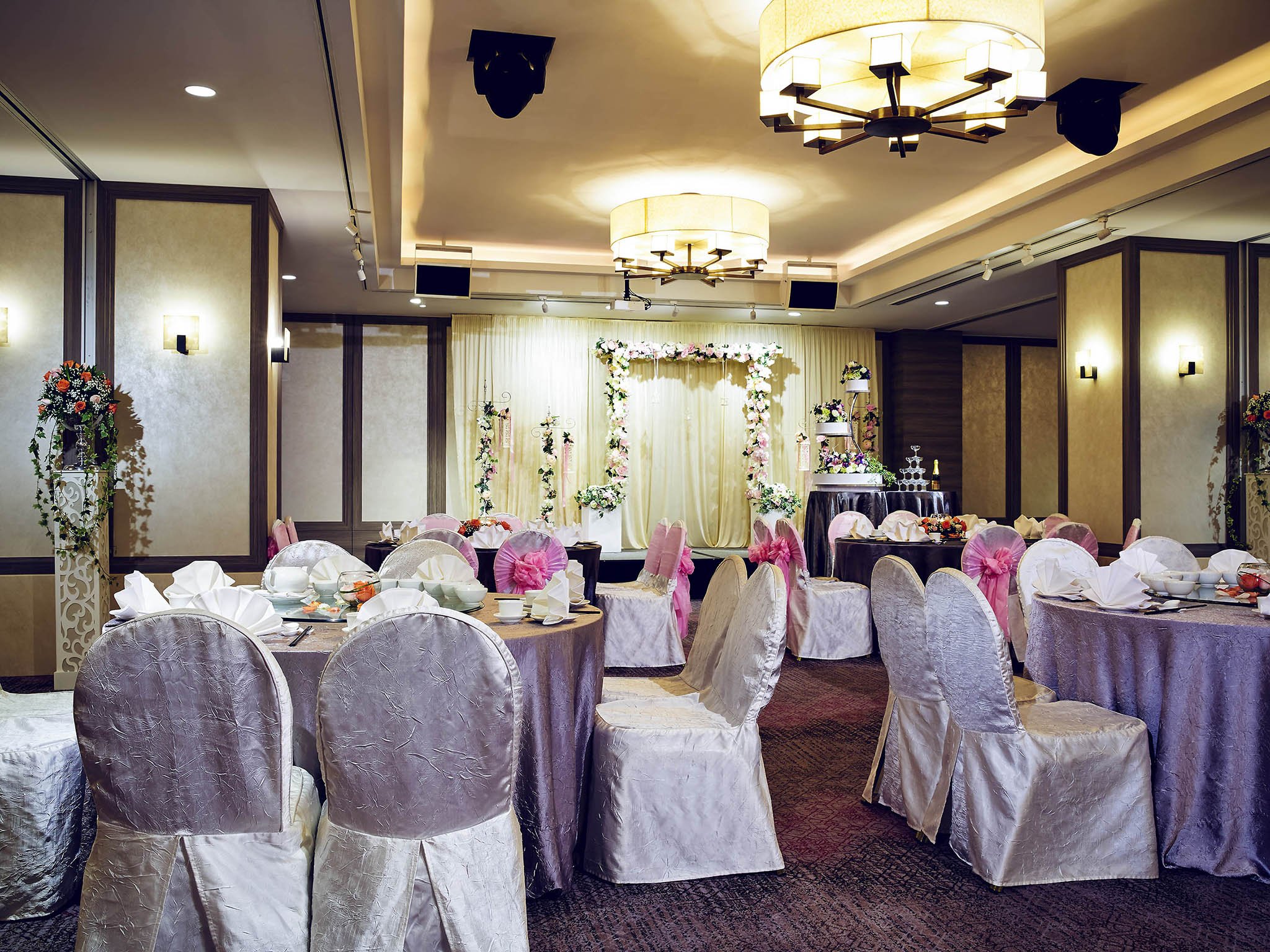 Grand Mercure Singapore Roxy by null