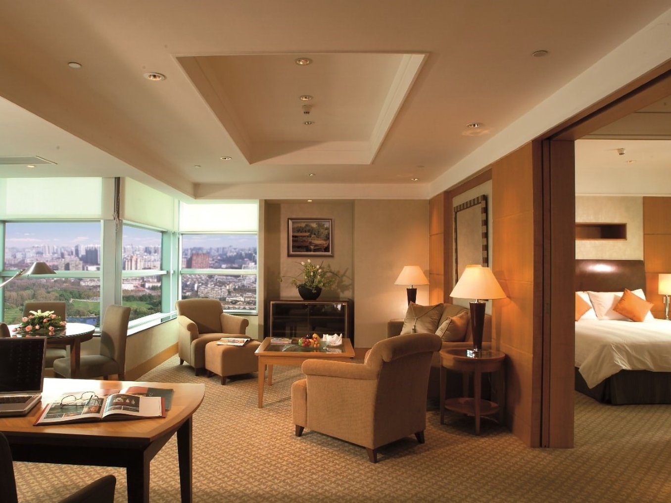 New World Shanghai Hotel by null