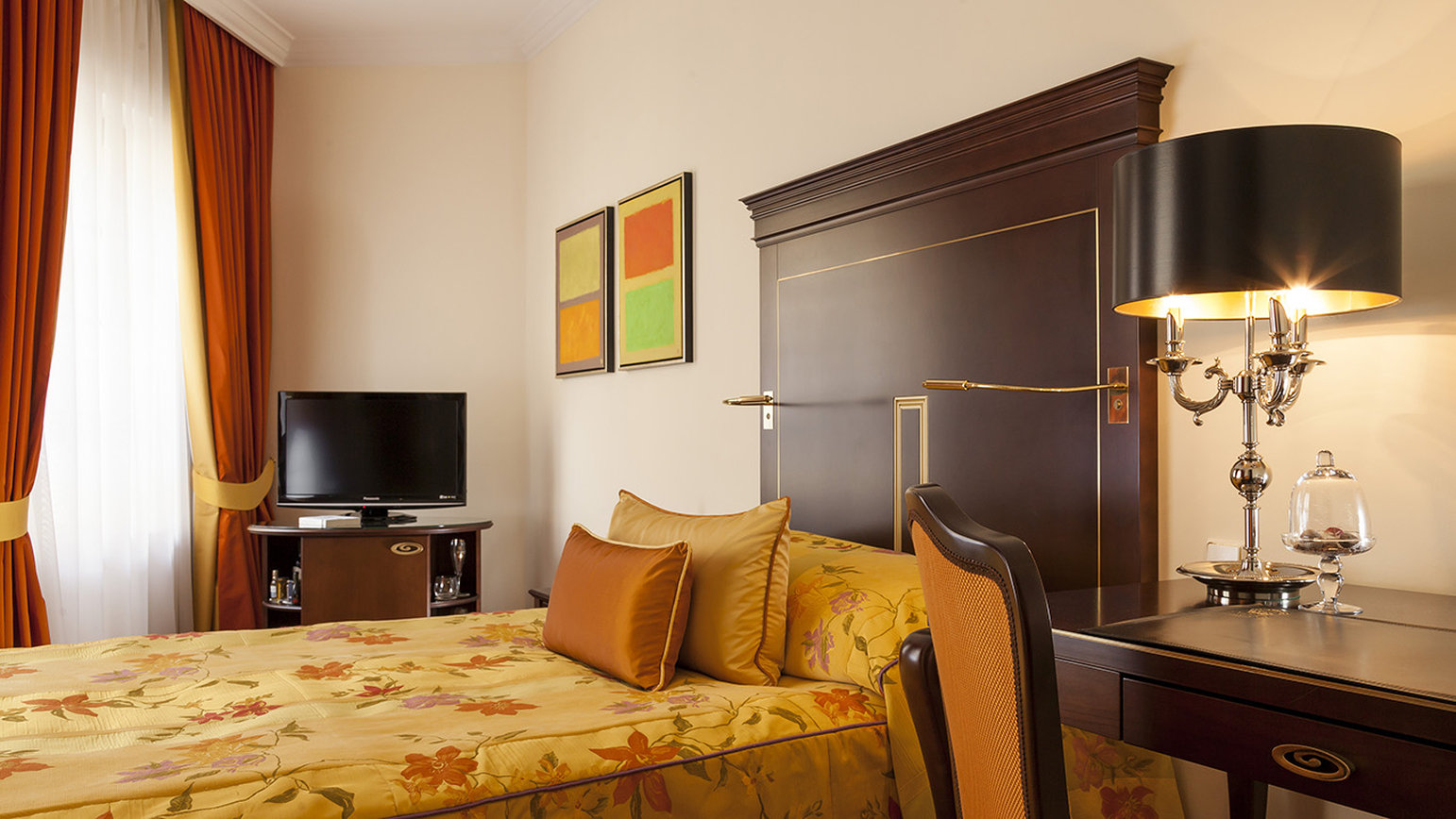 Relais & Châteaux Hotel Bülow Palais by null