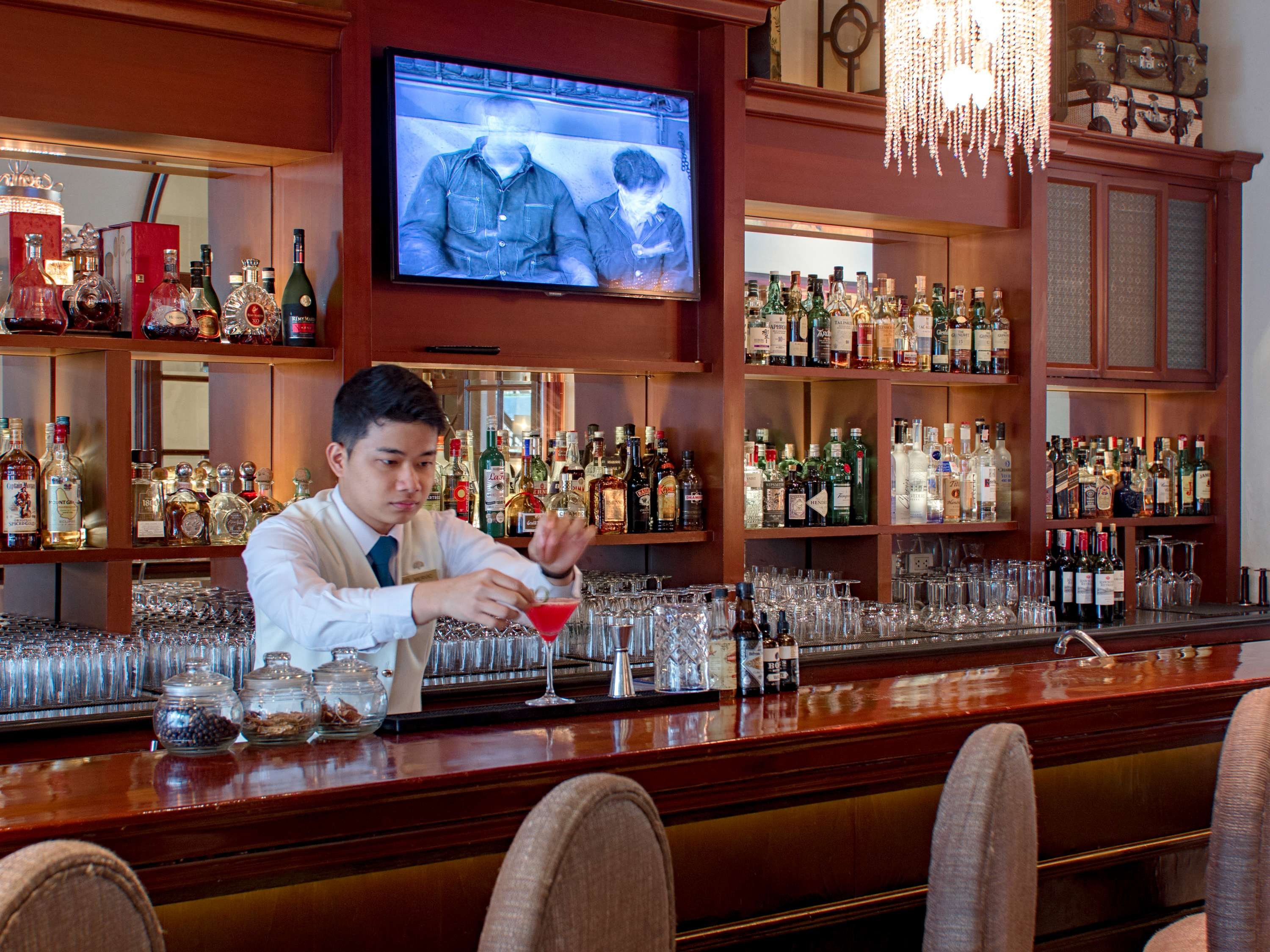 Raffles Makati by null