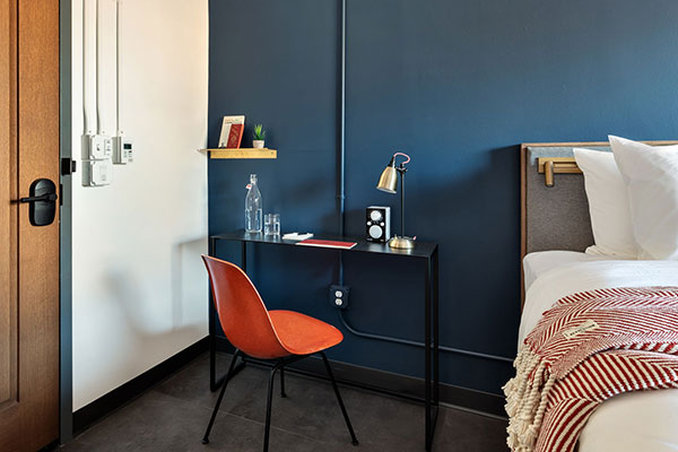The Revolution Hotel by null
