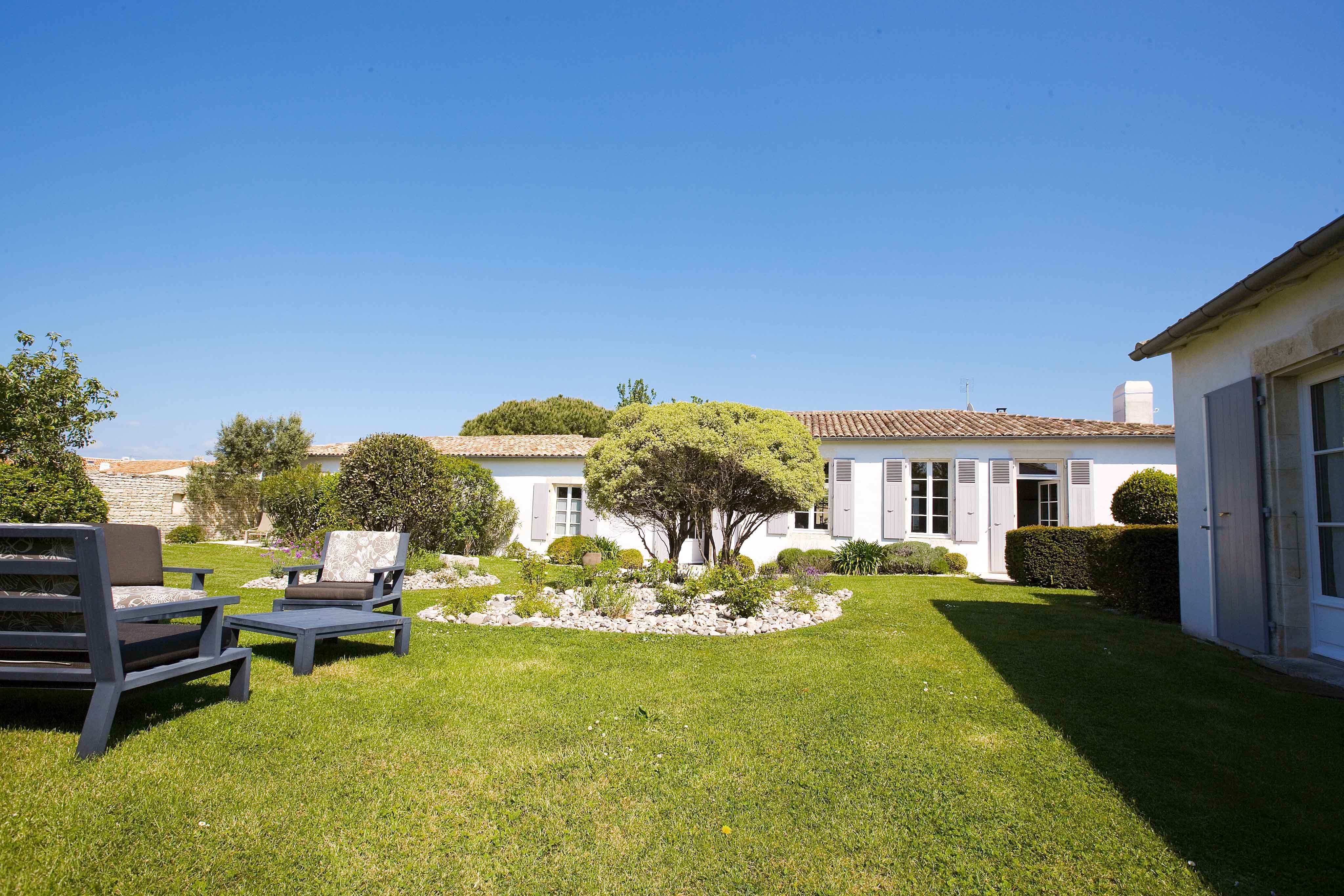Le Clos Saint-Martin Hotel Spa by null