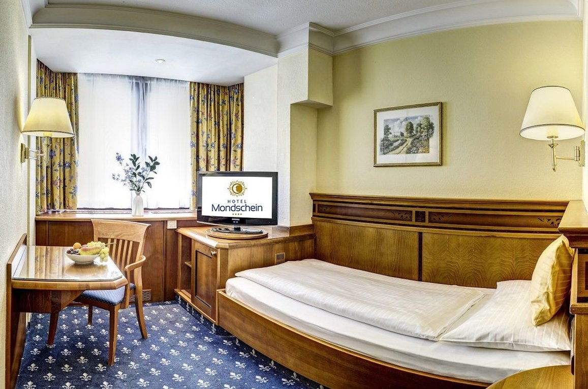 Hotel Mondschein by null