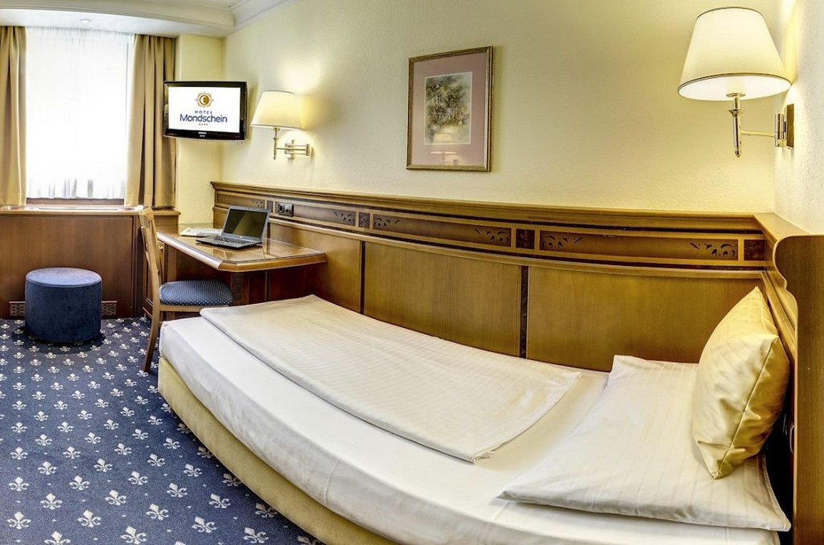 Hotel Mondschein by null