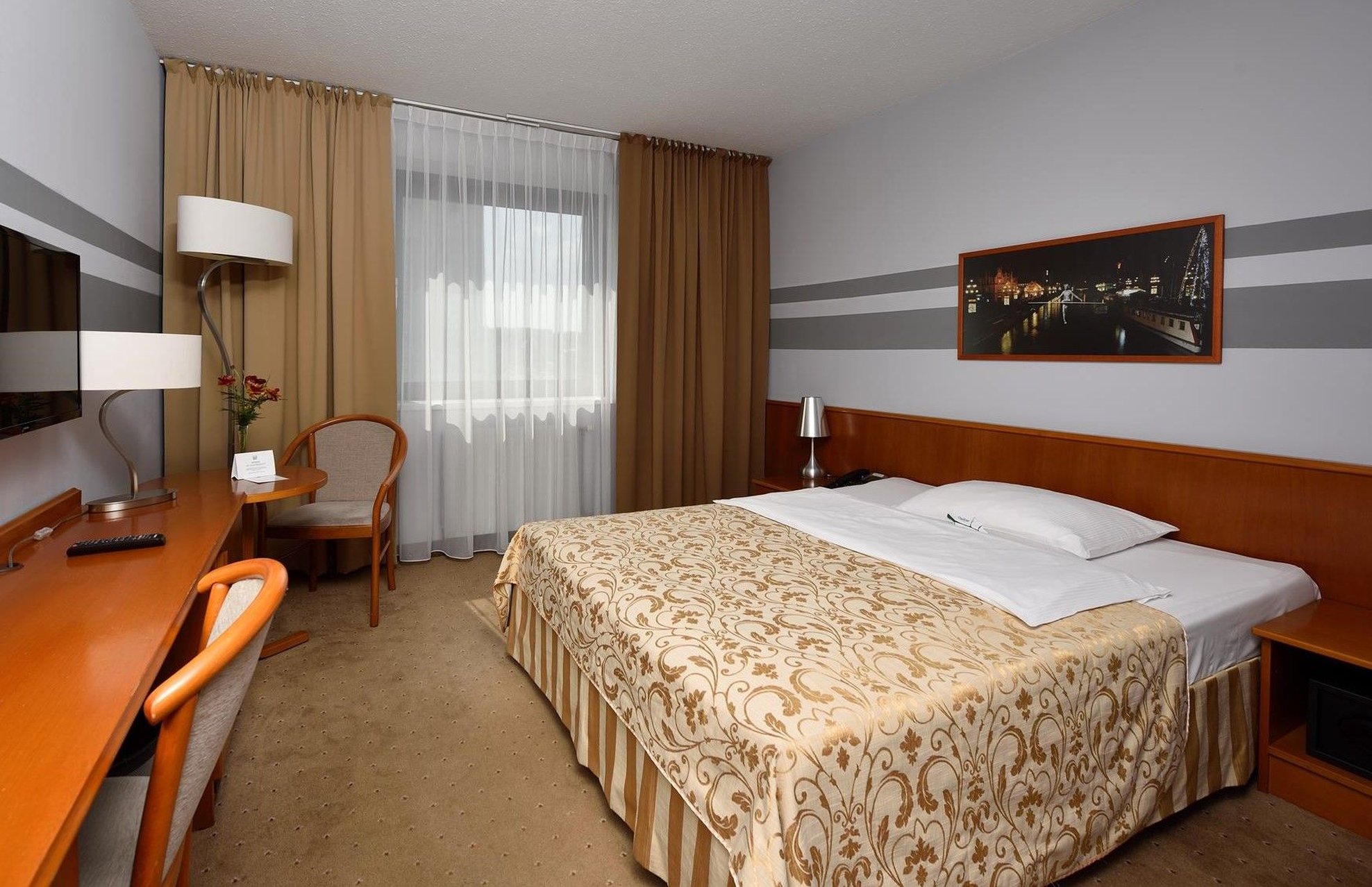 City Hotel photo 4